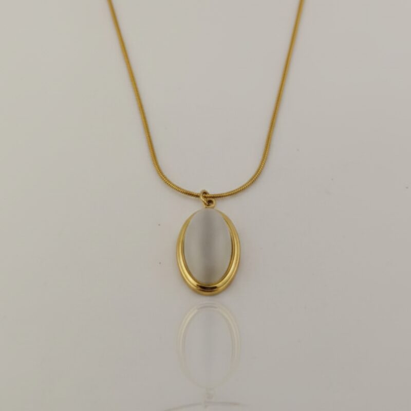 Elegant 18K Gold Plated Oval Pendant Necklace for Women