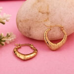 Elegant high-polish gold ribbed hoops for women's fashion