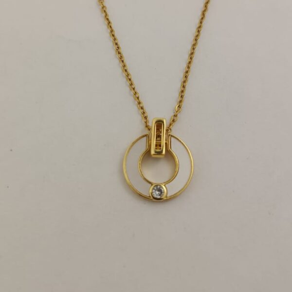 Elegant Round Chain Pendant with MOP & Diamond Stone for Women