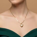 Elegant romantic jewelry heart pearl pendant on gold chain